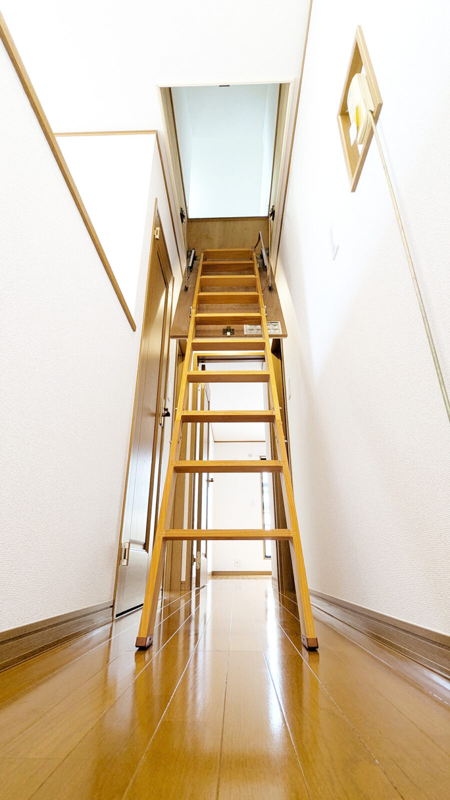 屋根裏収納